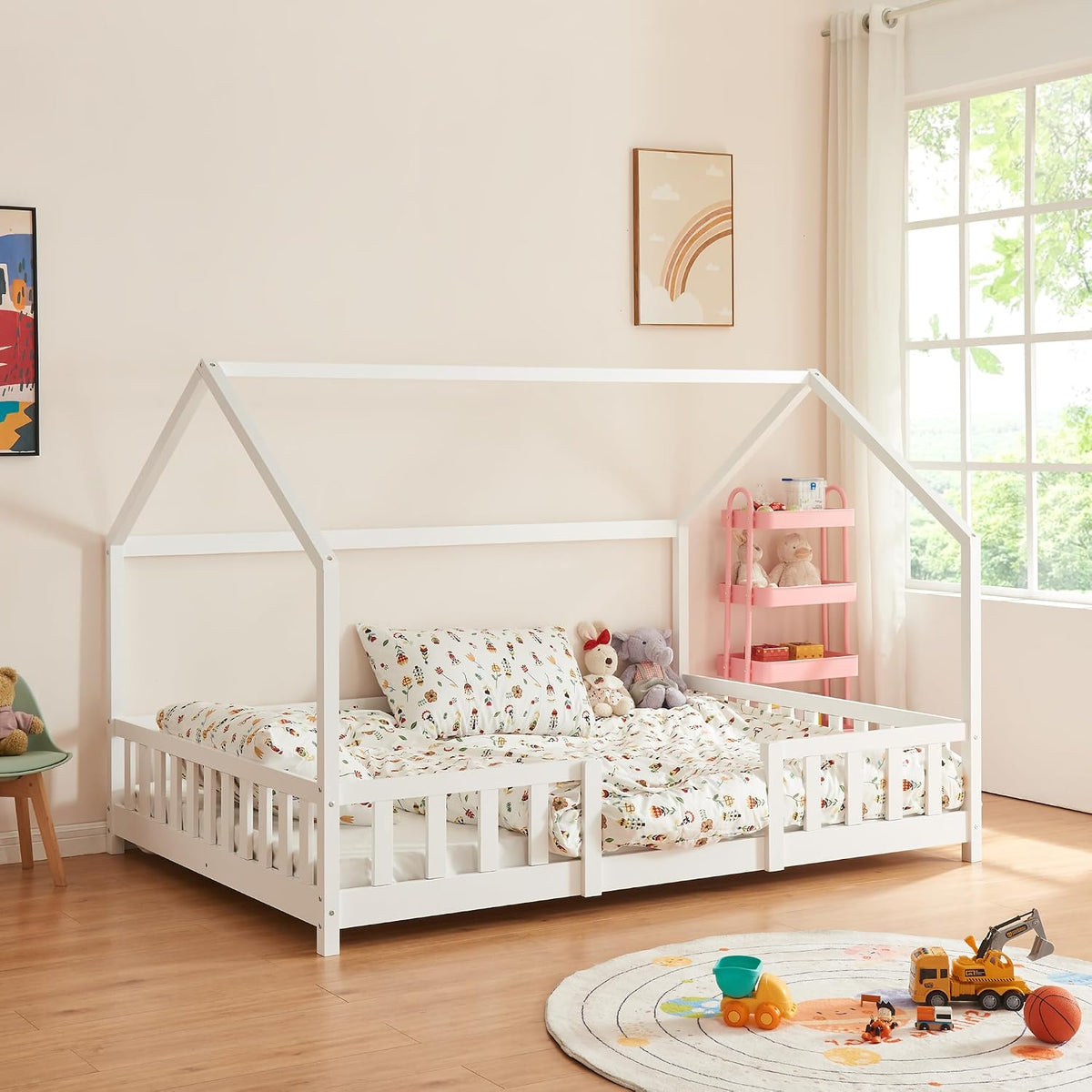 Kinderbett, Sisimiut Hausbett Montessori 120 × 200 cm mit Rausfallschutz Holzbett für Kinder Bodenbett Lattenrost Kiefernholz Weiß matt, [en.casa]